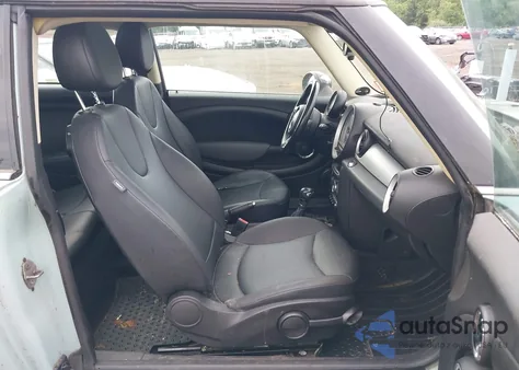 2011 Mini Cooper Clubman z USA, uszkodzony, nr VIN WMWZF3C50BT187818